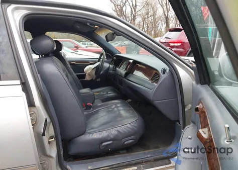 1998 Lincoln Town Car Executive from USA, damaged, VIN 1LNFM81W5WY701039